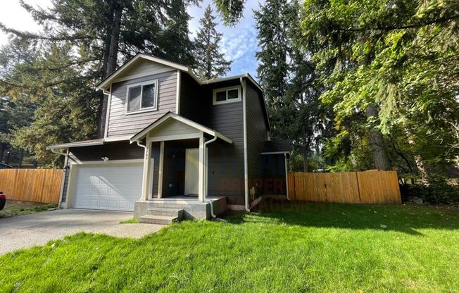 Charming 3 Bedroom 2.5 Bath House in Yelm - Pet Friendly