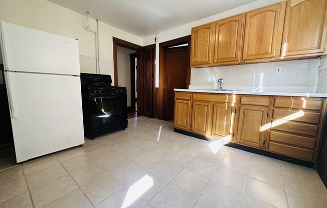 2 beds, 1 bath, $2,300, Unit 2