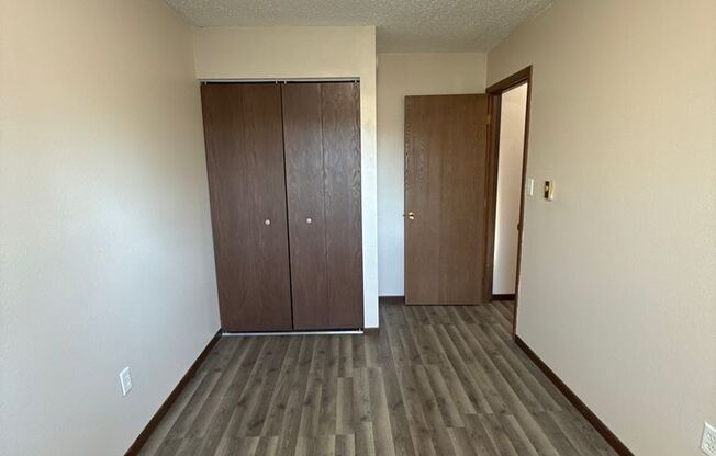 2 beds, 1 bath, $800, Unit 204