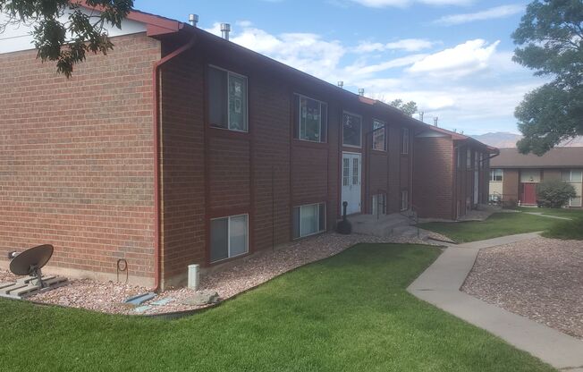 2 beds, 1 bath, $1,095, Unit 1