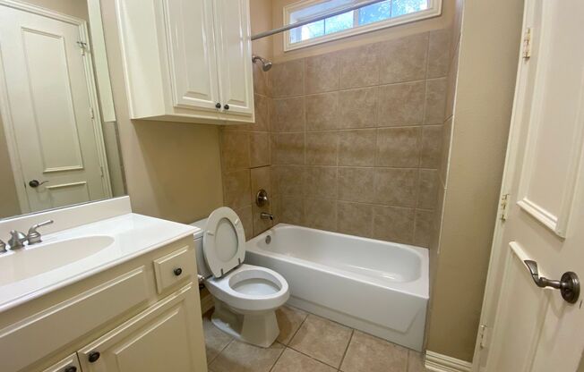 Two Bedroom, 3 level Condo in Oak Lawn