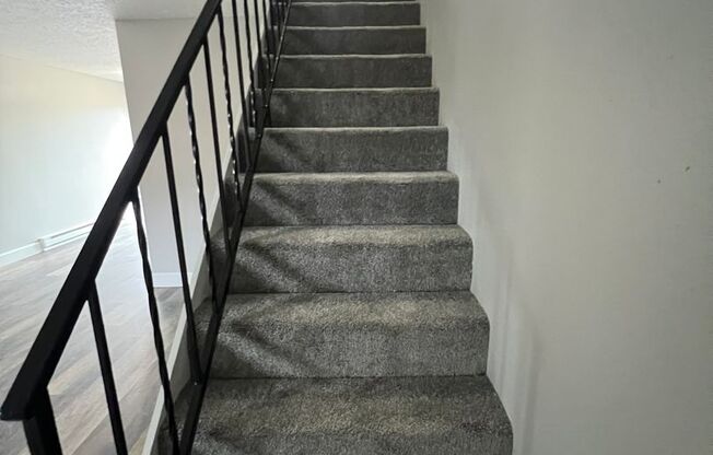 2 beds, 1 bath, 780 sqft, $1,350, Unit 02