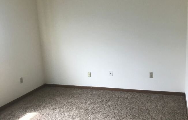 3 beds, 1 bath, 1,040 sqft, $1,695, Unit 3164-207