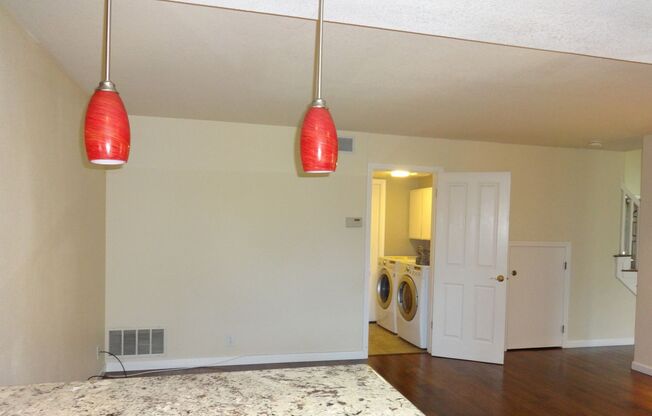 Beautiful Willow Glen 3 Bedroom 2.5 Bath End Unit Town-home!