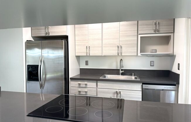 Koko Isle Circle - Renovated 3 bedroom, 2.5 bath townhome with carport