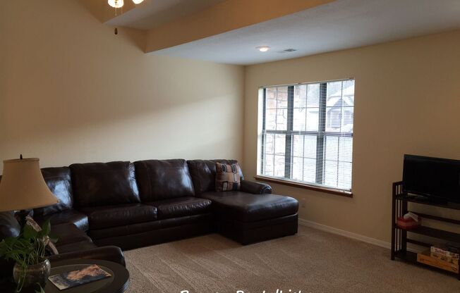 2 beds, 2 baths, $1,350, Unit Suite 31