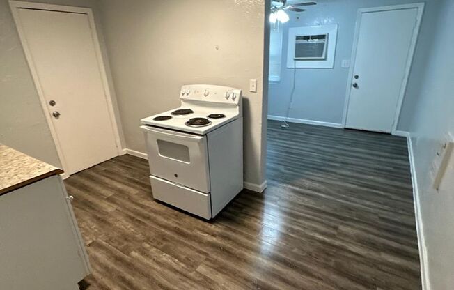 2 beds, 1 bath, 800 sqft, $900, Unit 2112