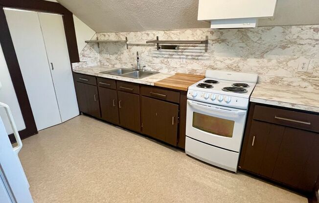 Inglewood 1 Bedroom Upstairs Apartment $1150/mo