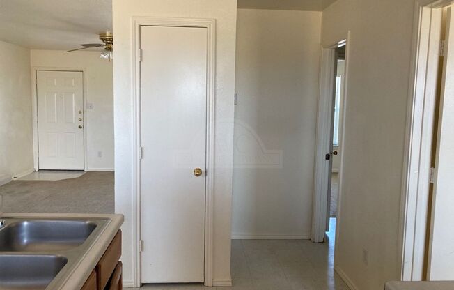 2 beds, 1 bath, $775, Unit 5804 Greengate Unit A