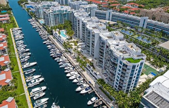 3 beds, 2 baths, $4,300, Unit # 818