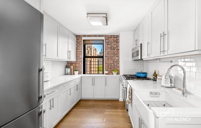 130 E 18 ST