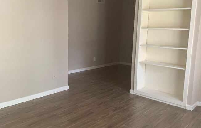 5625 Antoine Dr #202