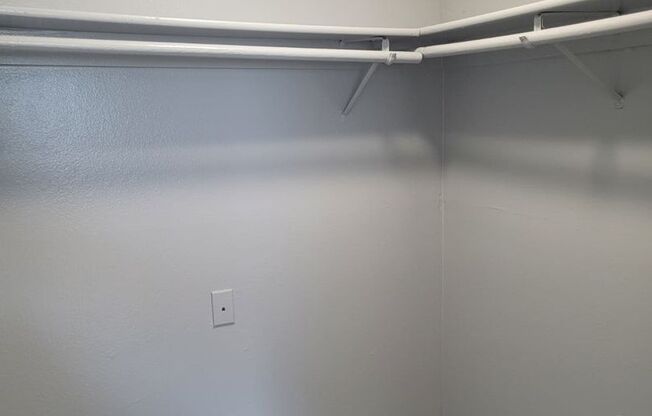 2 beds, 1 bath, 867 sqft, $1,255, Unit 601 K102