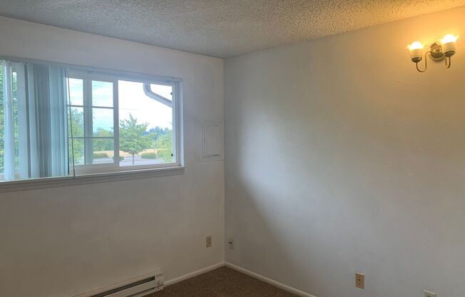 2 beds, 1 bath, $1,150, Unit A6