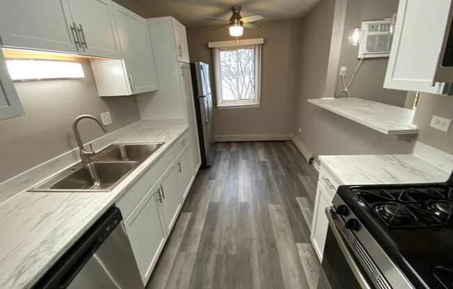 2 beds, 1 bath, 984 sqft, $1,695, Unit 155 118