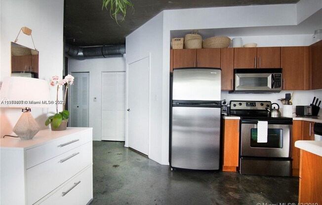 455 NE 25th St