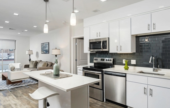 Studio, 1 bath, 370 sqft, $2,400, Unit 603