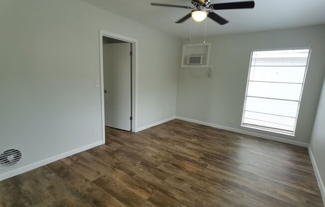 1 bed, 1 bath, 671 sqft, $895, Unit Unit 112