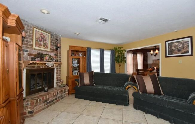 3 beds, 2 baths, $2,095