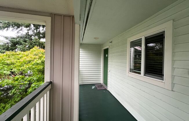 Approved Application**Move in Special - $500 Rent Credit**Charming 2-bedroom Kent Condo in Timber Ridge