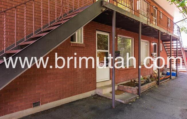 938 E LOWELL AVE