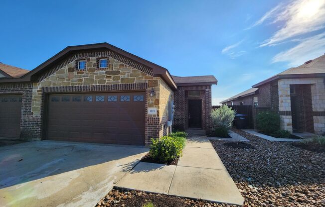 Creekside Crossing / 3/2/2 / Covered Patio /Fenced in Back Yard / CISD