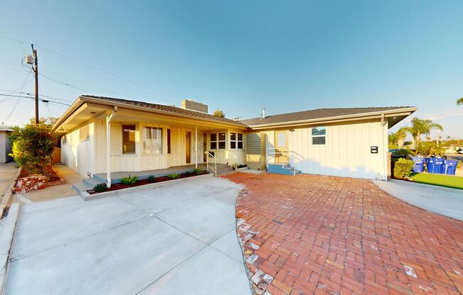 Large house Steps off Campus