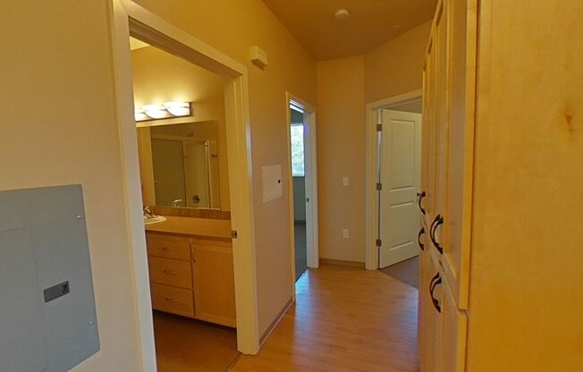 3 beds, 2 baths, 967 sqft, $2,400, Unit 403