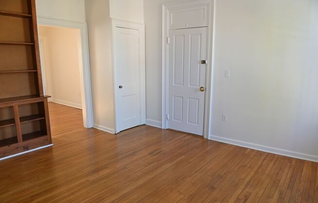 1 bed, 1 bath, 800 sqft, $1,225, Unit Apt 4