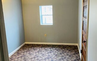 3 beds, 1 bath, $750, Unit Apartment 8