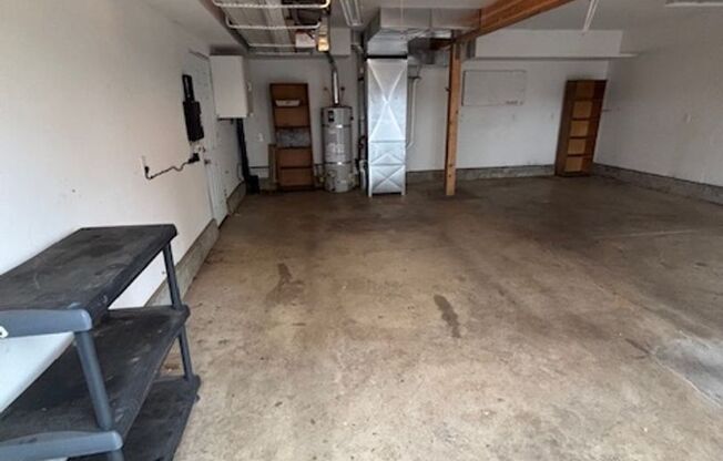 1 Bedroom 1 Bath Apt. with huge garage in Newberg