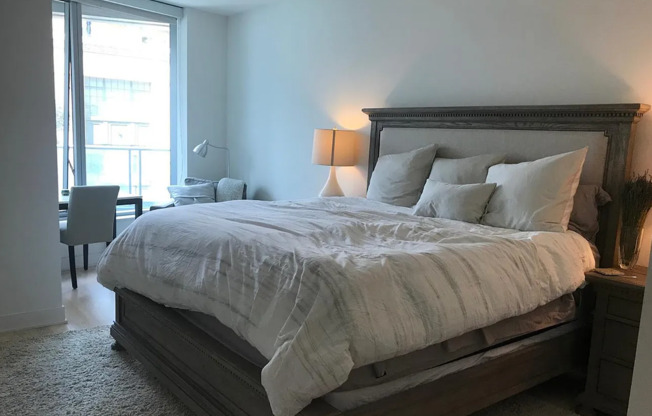 EPIC REA: 2 Bed/ 2 Bath Luxury Waterfront Living