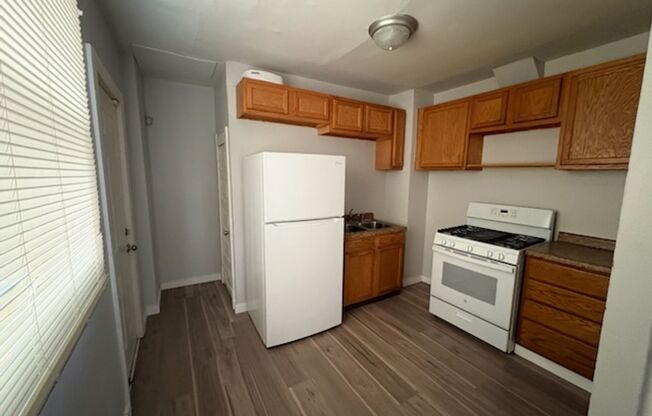 3 beds, 1 bath, $1,100