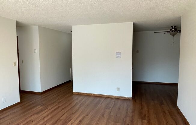 2 beds, 1 bath, 900 sqft, $1,100, Unit 302