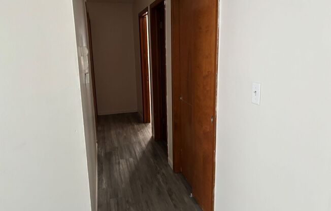 3 beds, 1.5 baths, 1,250 sqft, $1,199, Unit 560-3E