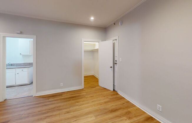 Union Apts...Remodeled Studio..New Laminate Floors...1 MONTH FREE!
