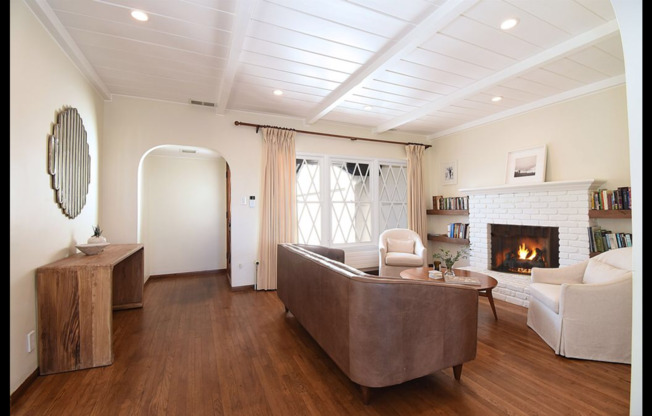 Beautiful single family home in Upper Hollywood Riviera
