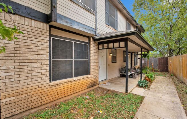 2 Bedroom Townhome in NW side for Rent!  50% off the first month's rent with a February move in