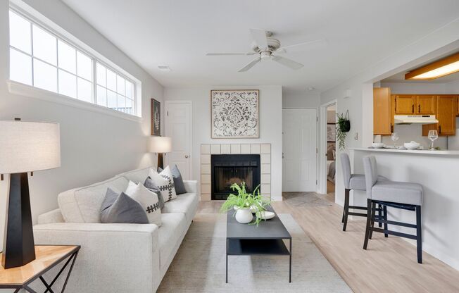 Charming 2 bed 1 bath Condo in Centennial!