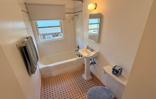 2 beds, 1 bath, 801 sqft, $1,799, Unit 3020-06