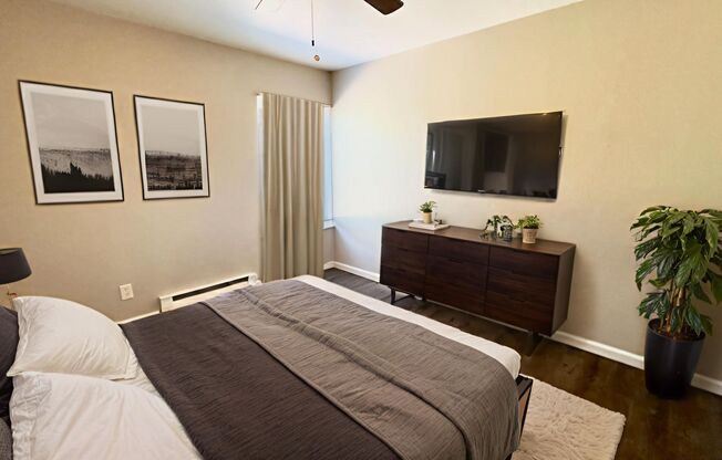 2 beds, 1 bath, $1,025, Unit 110
