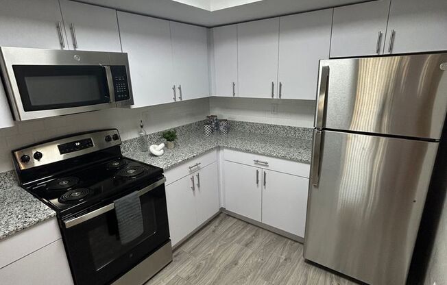 2 beds, 1 bath, 1,000 sqft, $1,195, Unit 301