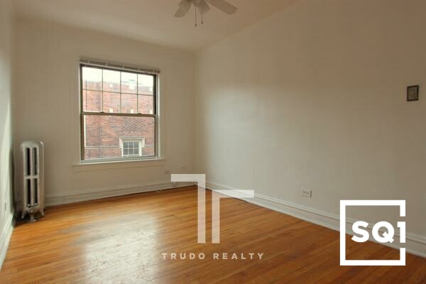 3257 W Wrightwood Ave