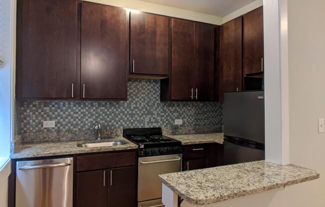 635 W Barry Ave