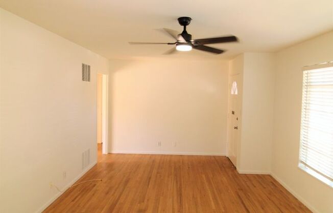 2 Bed 1 Bath w/Den-Pierpont Beach Home with Yard!