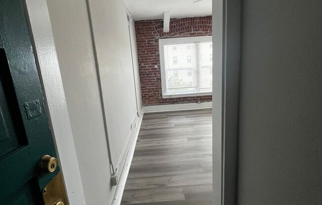 Studio, 1 bath, 380 sqft, $1,225, Unit 412