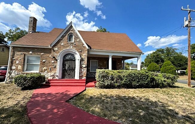 Ready for Move-In Historic 4/3 home in Woodlawn Terrace - Near I-10 and Frericksburg Rd