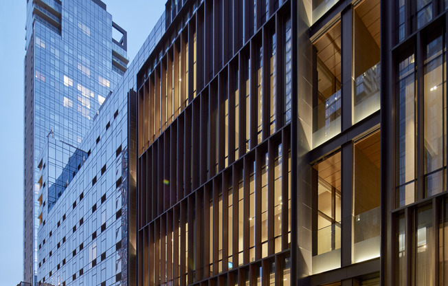 522 W 29 ST