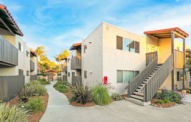 1 bed, 1 bath, 671 sqft, $2,425, Unit E-117