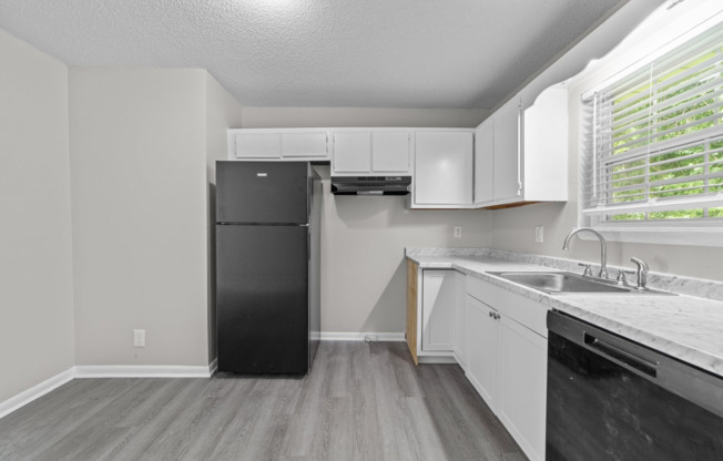 2 beds, 1 bath, 750 sqft, $949